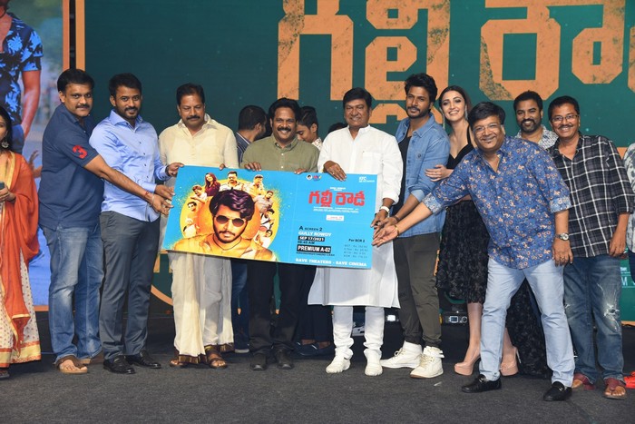 sundeep kishan,gully rowdy movie,sundeep kishan gully rowdy movie,gully rowdy pre release event photos